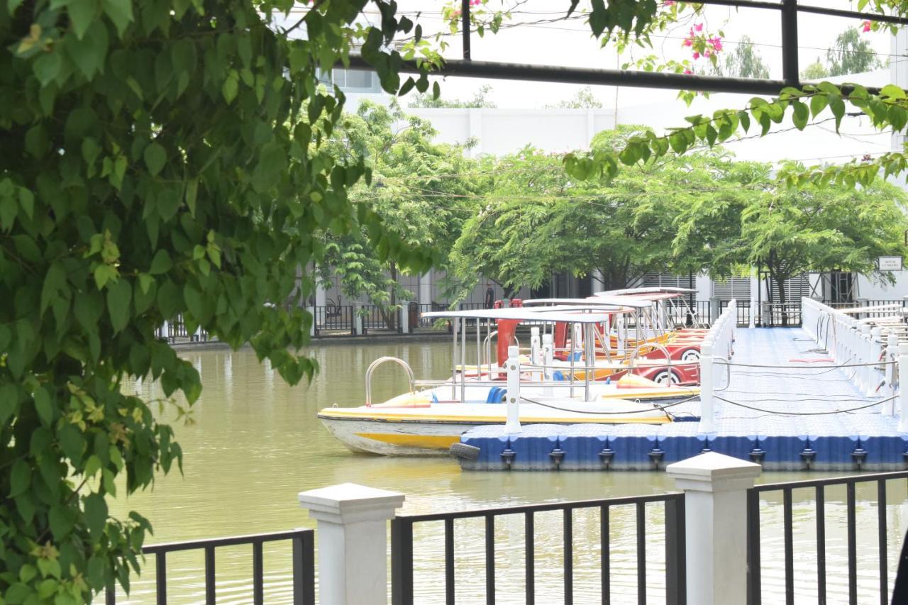Momo Inn Bogra Exteriör bild